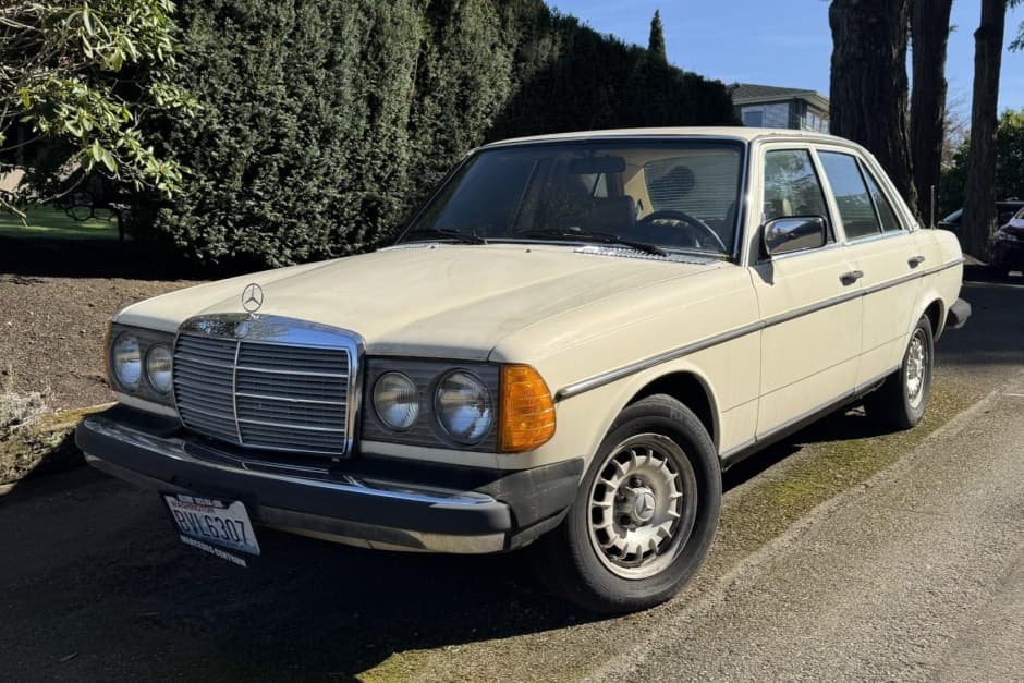1980 Mercedes-Benz W123 sold for $3,600