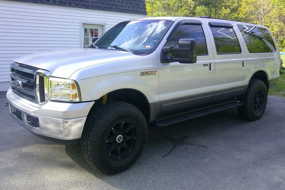 2001 Ford Excursion sold for $16,250
