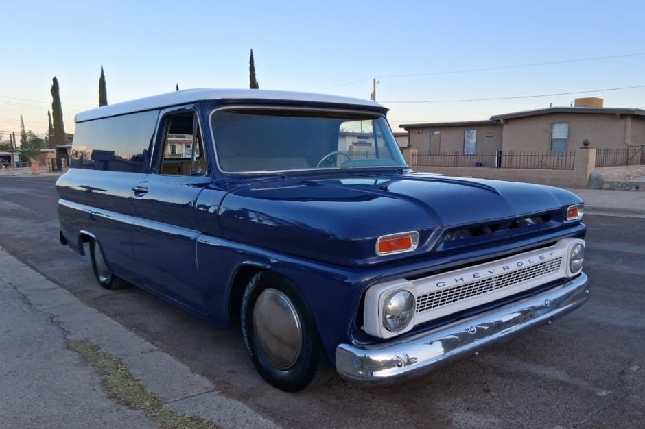 1965 GMC Suburban (1960-1966) sold for $9,000