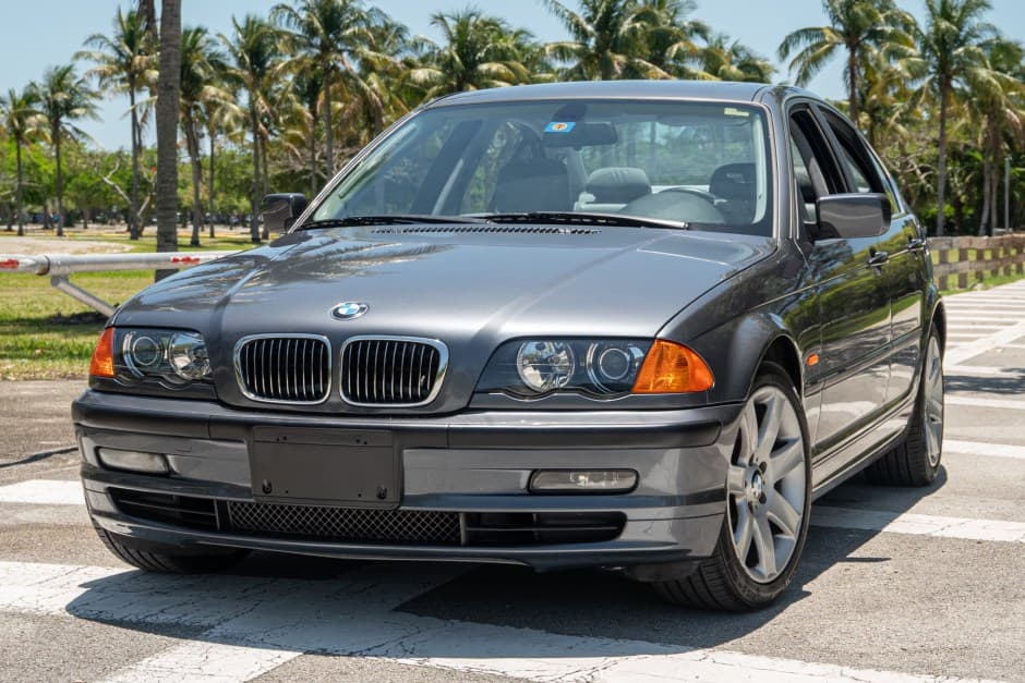 2000 BMW E46 3-Series Sedan sold for $9,600