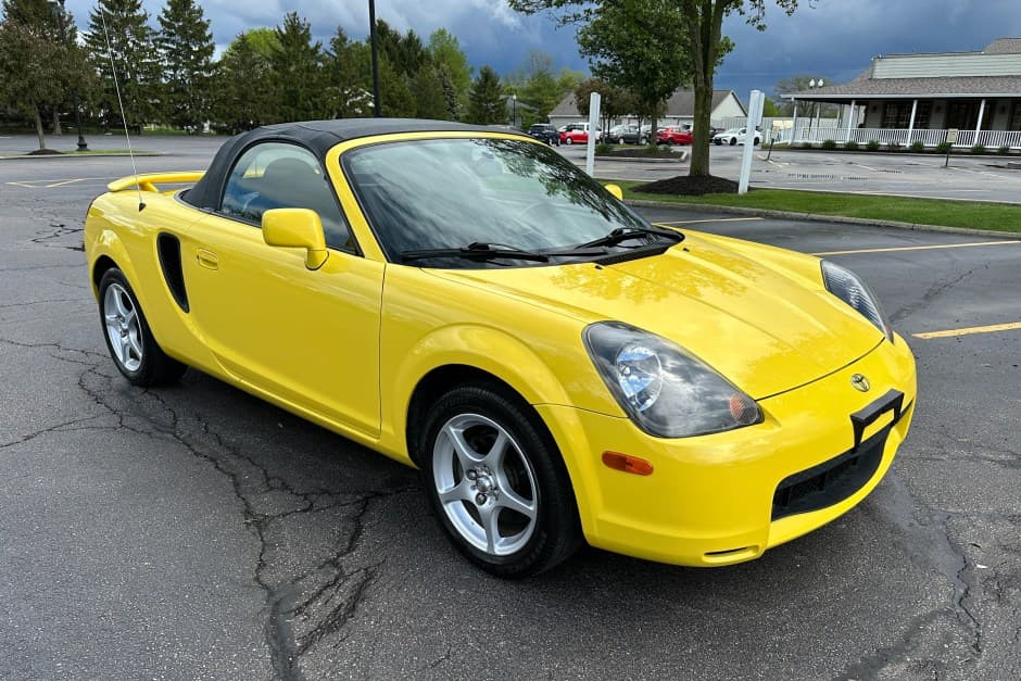 2001 Toyota W30 MR2 sold for $13,200