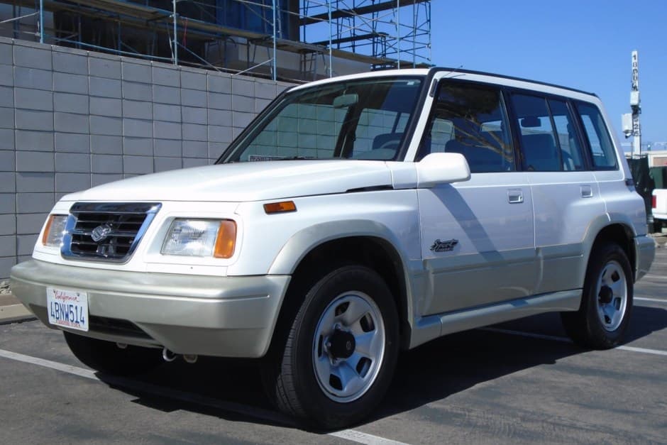1998 Geo Tracker/Suzuki Sidekick sold for $4,600