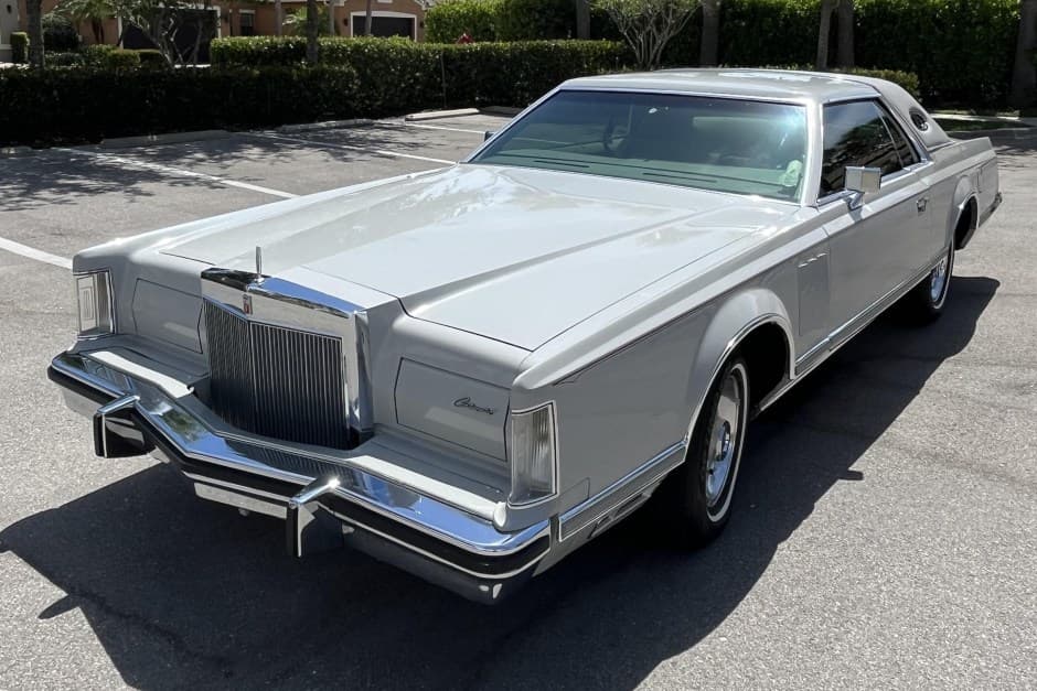 1978 Lincoln Continental Mark V (1977-1979) sold for $8,000