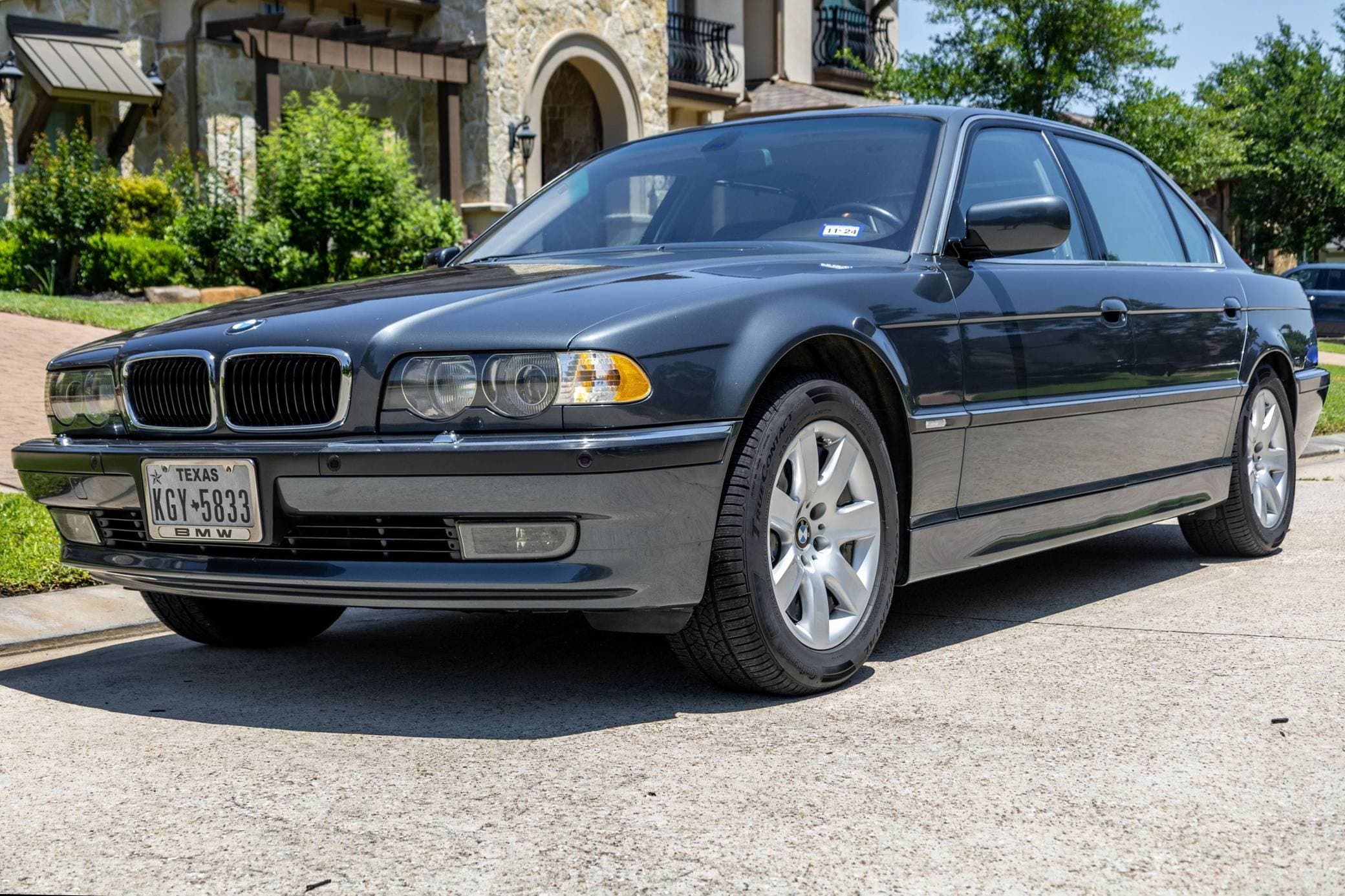 2001 BMW 7 Series sold for $26,755