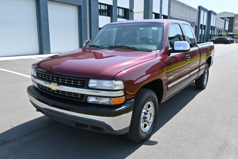 2002 Chevrolet Silverado GMT800 (1999-2007) sold for $18,750