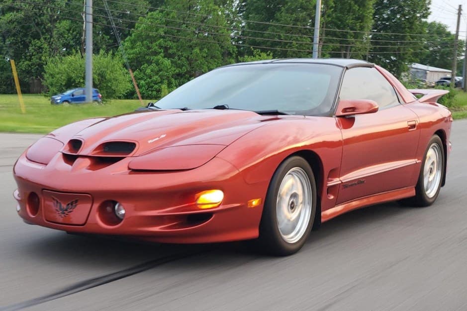 2002 Pontiac Firebird (1993-2002) sold for $31,000