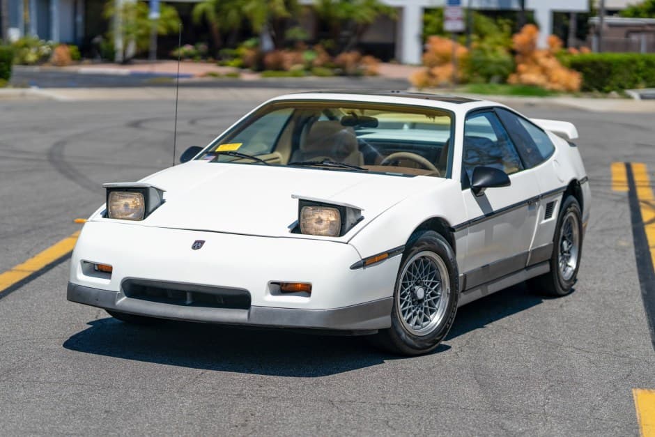 1986 Pontiac Fiero sold for $2,525