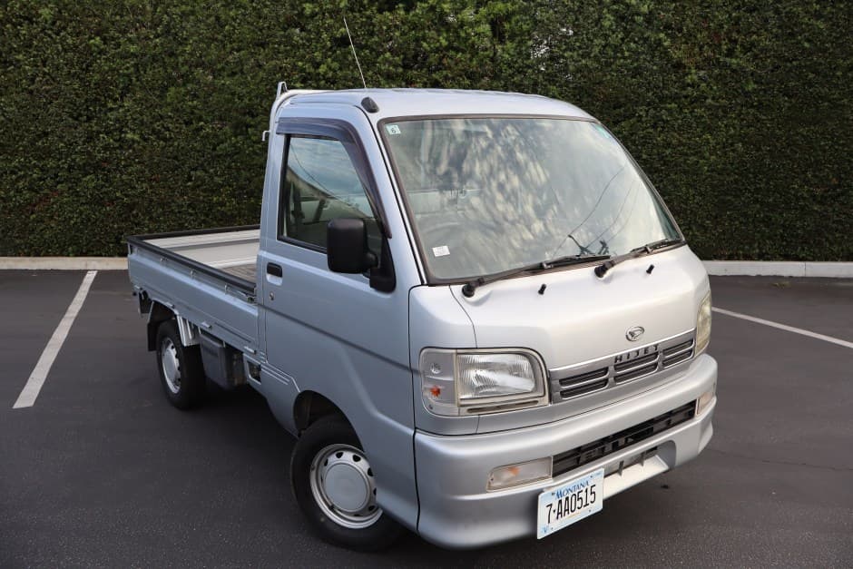 2000 Daihatsu Hijet sold for $5,100
