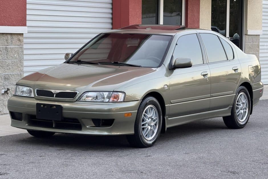 2001 Infiniti  sold for $7,500