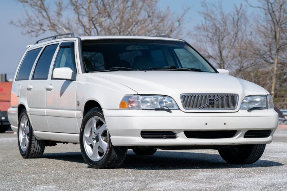 1997 Volvo V70 sold for $9,000