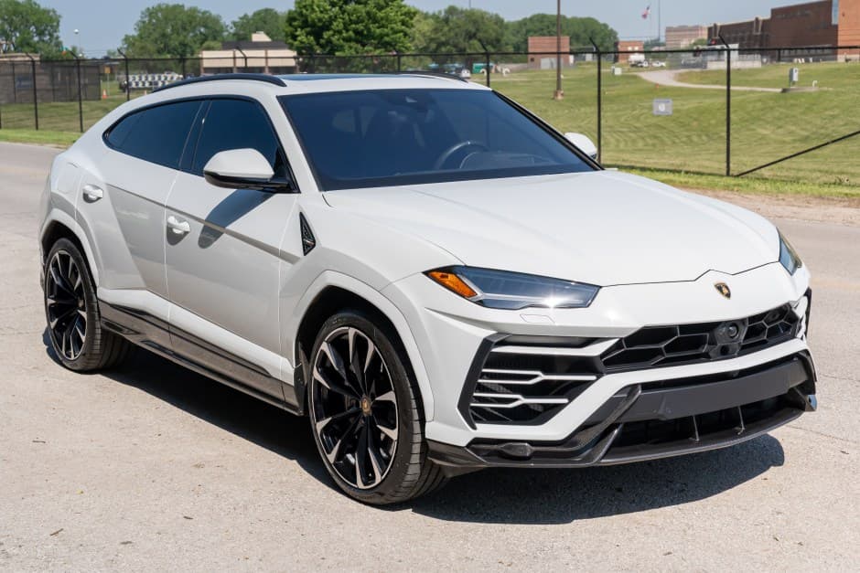 2022 Lamborghini Urus sold for $183,000