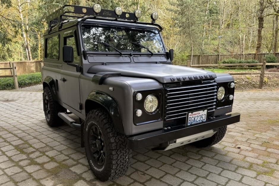 1991 Land Rover 90 / Defender 90 (Euro Spec) sold for $35,000