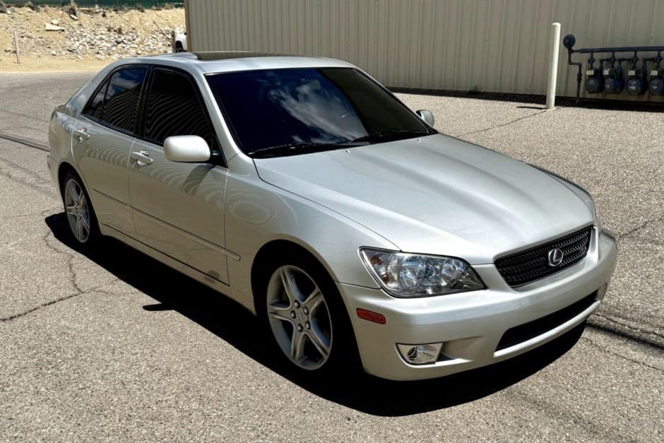 2002 Lexus IS sold for $13,750