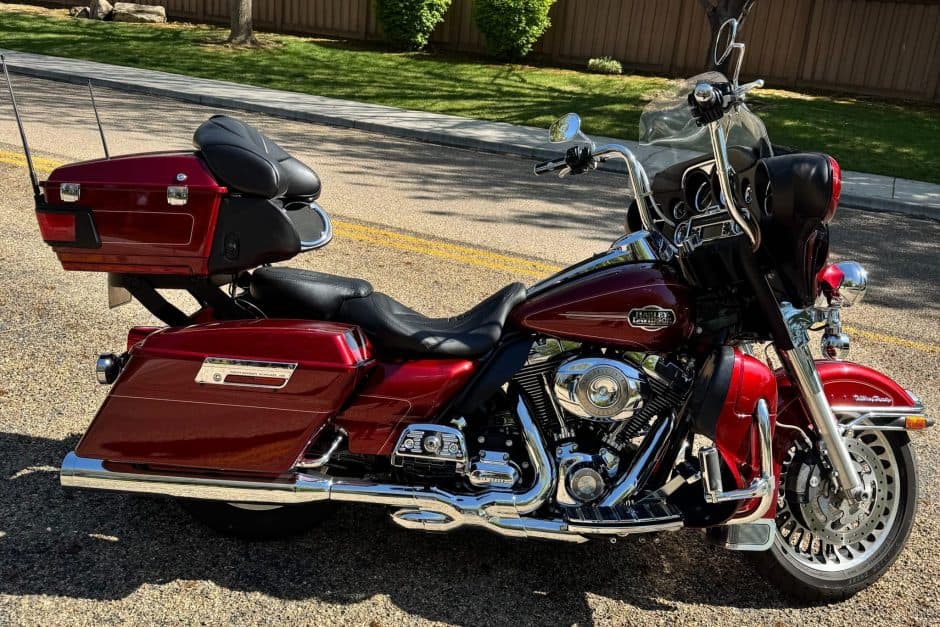 2009 Harley-Davidson Touring sold for $9,300