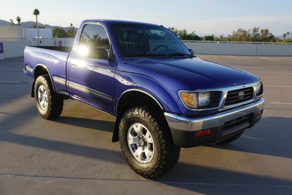 1995 Toyota Tacoma (N1X0 1995-2005) sold for $12,500