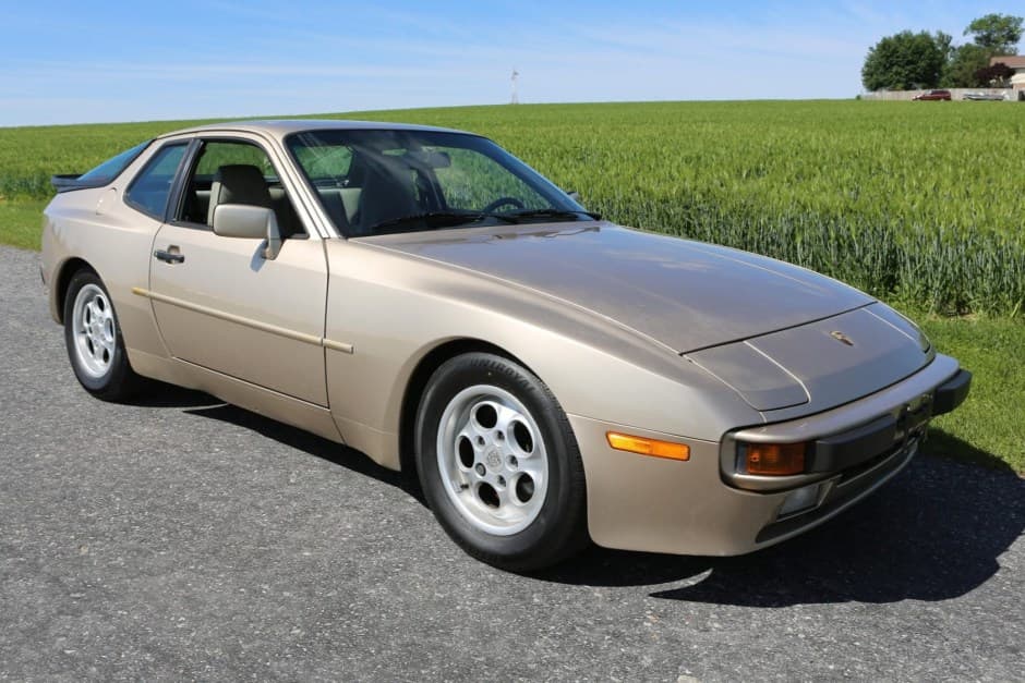 1986 Porsche 944 sold for $13,250