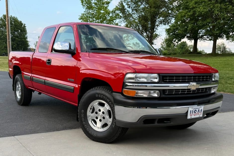 2000 Chevrolet Silverado GMT800 (1999-2007) sold for $32,750