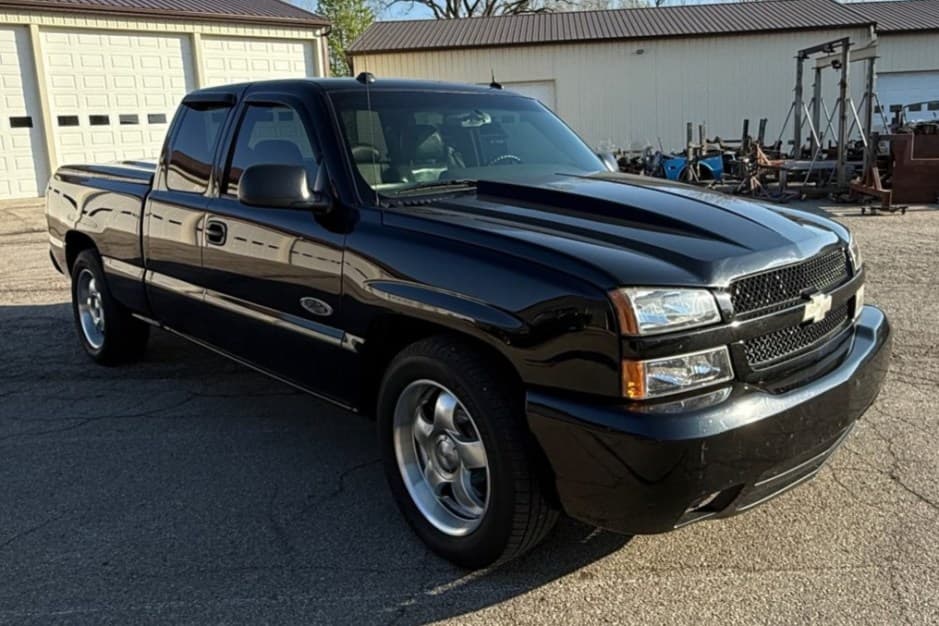 2004 Chevrolet Silverado GMT800 (1999-2007) sold for $9,100