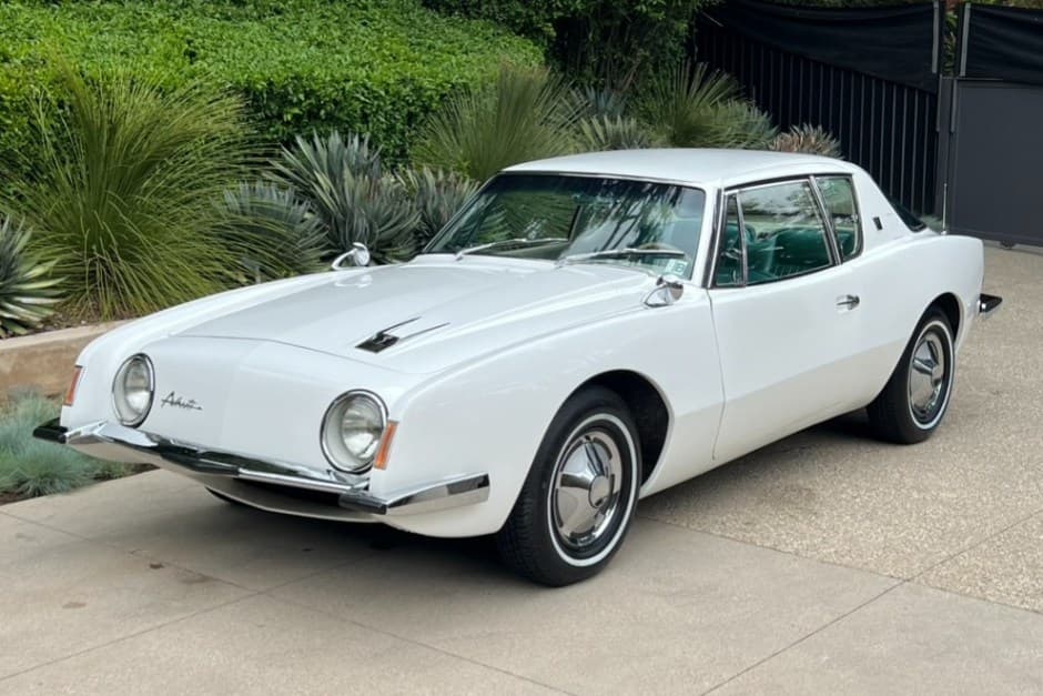 1963 Studebaker Avanti sold for $39,500