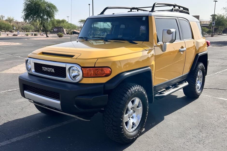 2007 Toyota FJ Cruiser sold for $19,500