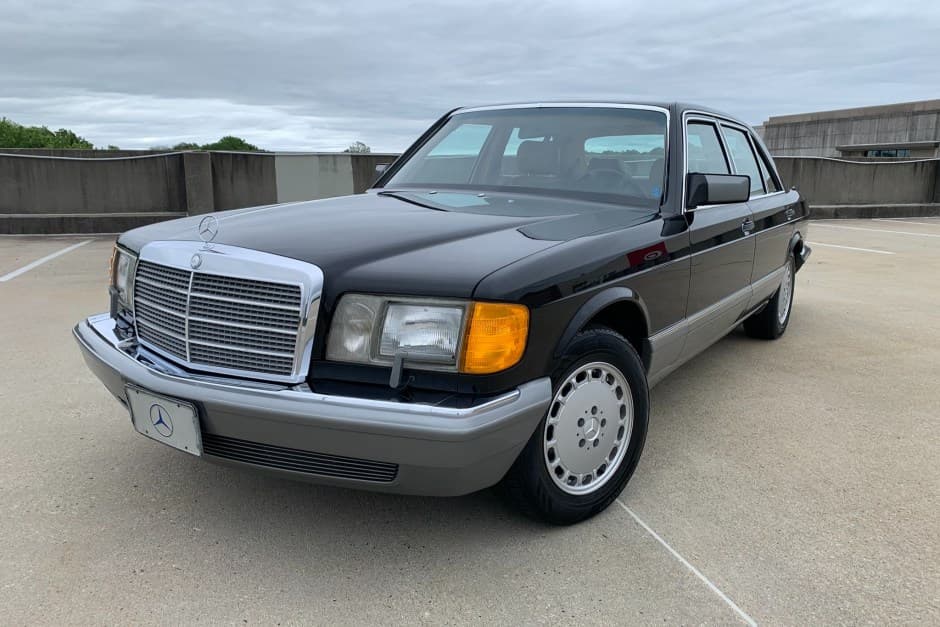 1986 Mercedes-Benz W126 S-Class sold for $19,250