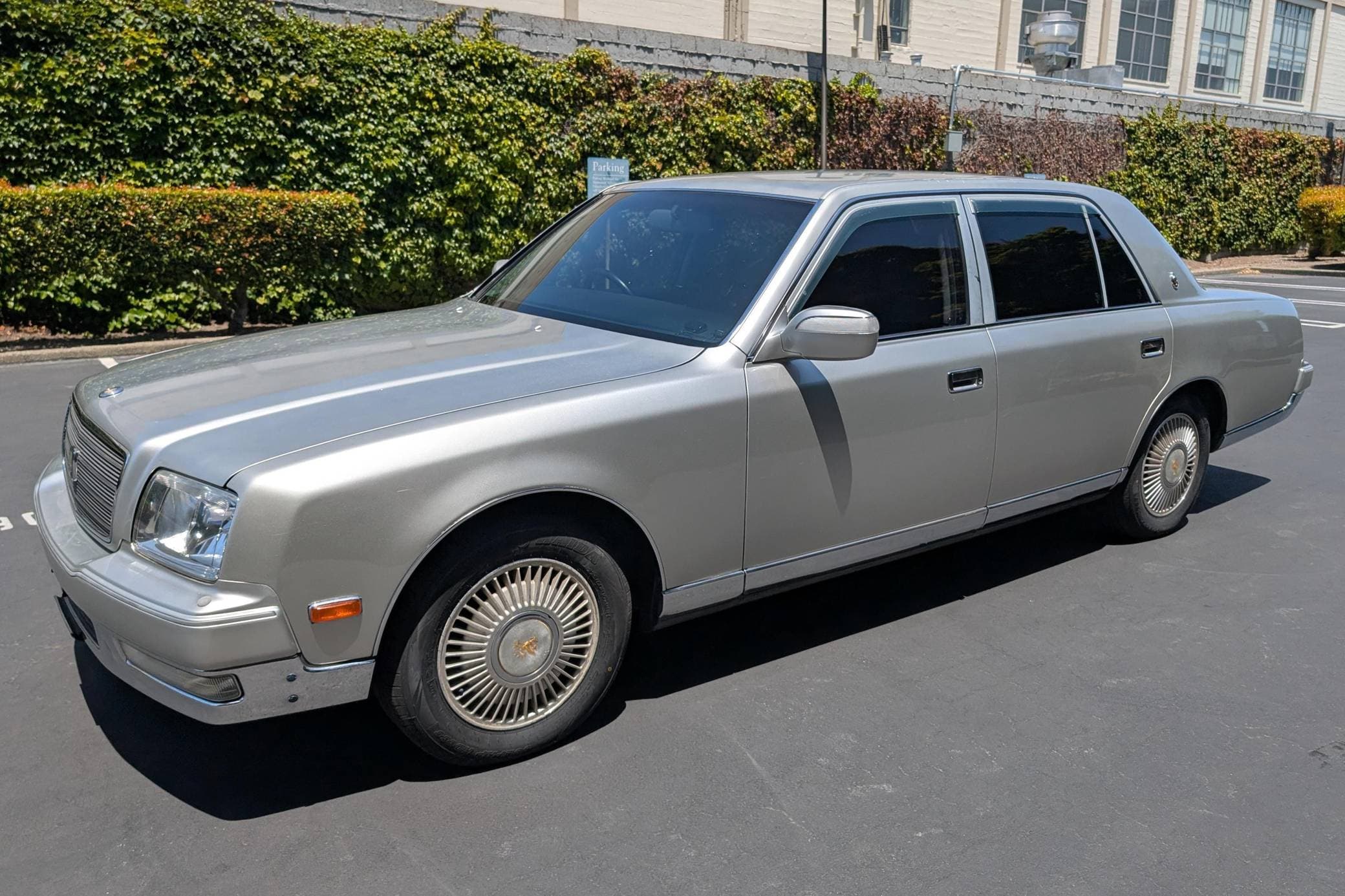 1999 Toyota Century sold for $9,999