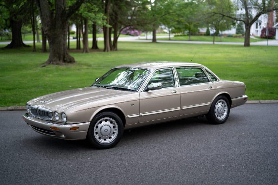 1999 Jaguar X308 XJ (1998-2003) sold for $33,000