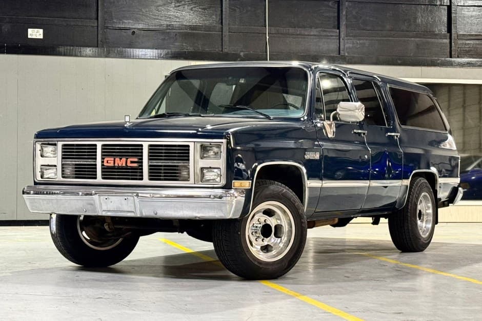 1987 GMC Suburban (1973-1991) sold for $8,100