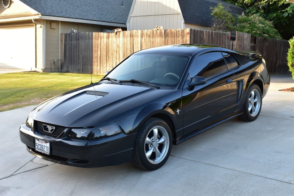 2002 Ford Mustang SN95 1994-2004 sold for $3,000