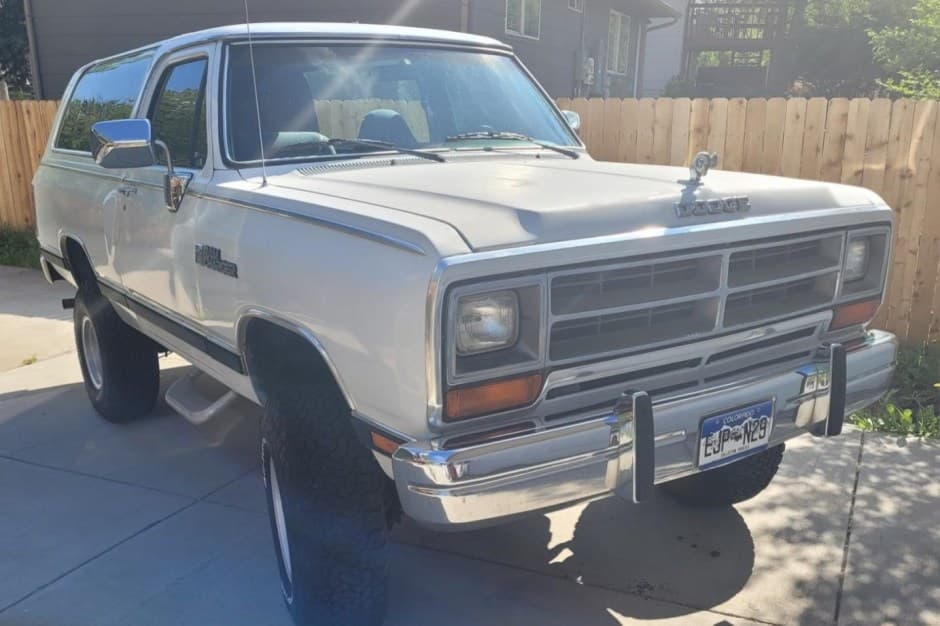 1988 Dodge Ramcharger / Plymouth Trail Duster sold for $8,500