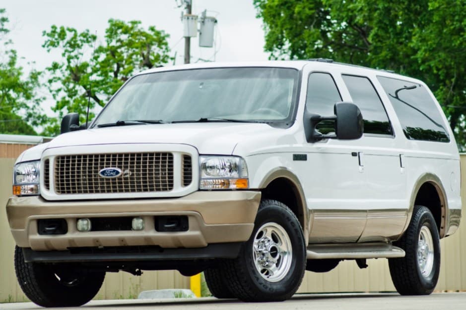 2003 Ford Excursion sold for $21,805