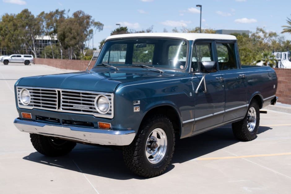 1973 International Harvester Travelall sold for $16,000
