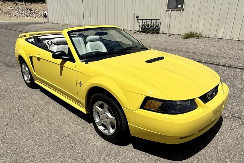 2002 Ford Mustang SN95 1994-2004 sold for $6,200