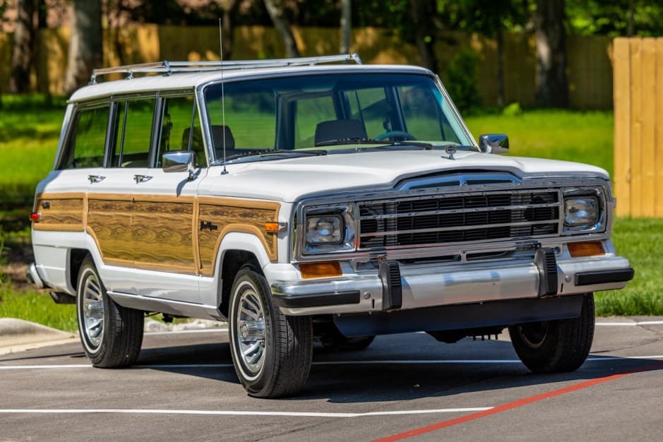 1991 Jeep SJ Grand Wagoneer sold for $16,000