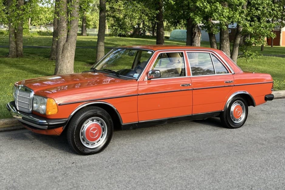1980 Mercedes-Benz W123 sold for $6,000