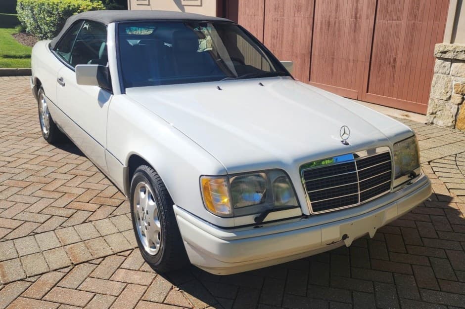1995 Mercedes-Benz W124 E-Class sold for $16,500
