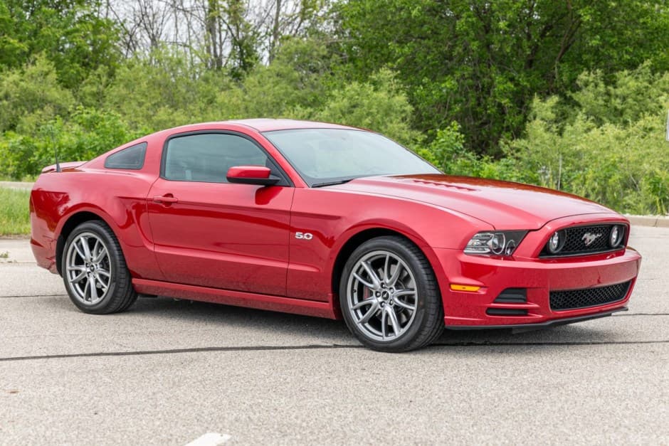 2013 Ford Mustang S197 2005-2014 sold for $28,500
