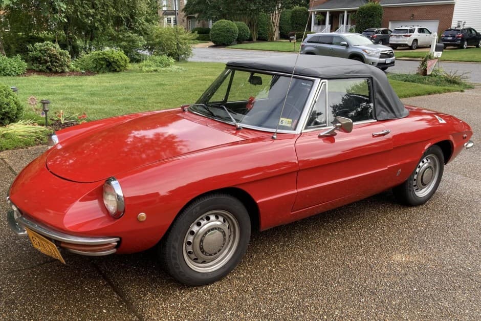 1969 Alfa Romeo 105/115 Spider Series 1 sold for $21,000