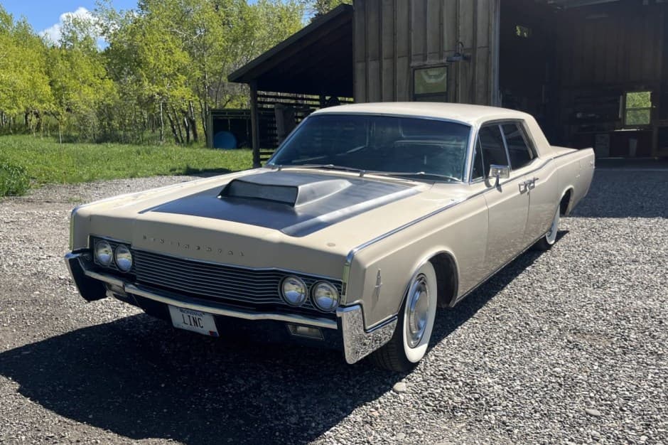 1966 Lincoln Continental (1961-1969) sold for $13,500