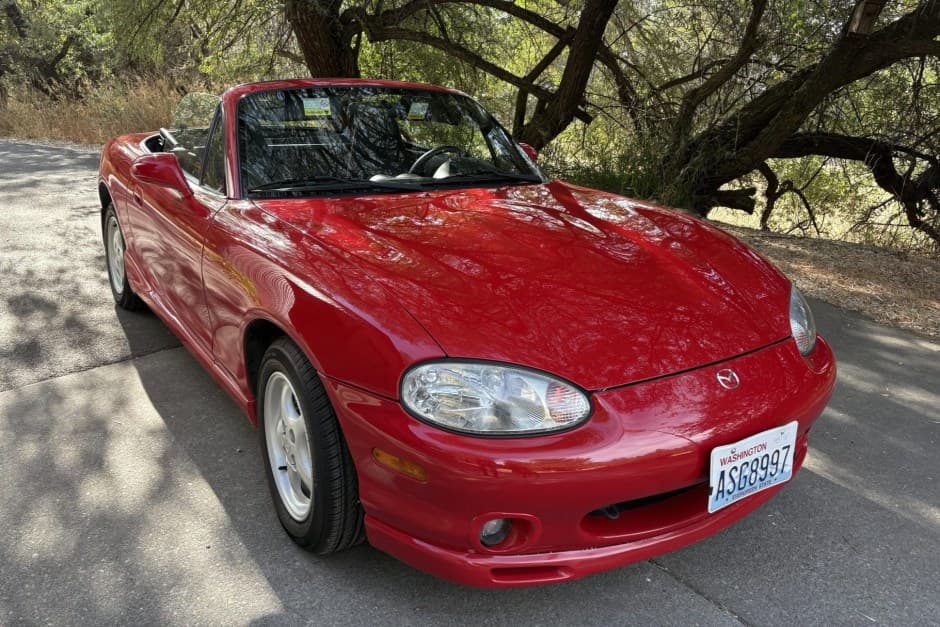 2000 Mazda NB MX-5 Miata sold for $9,600