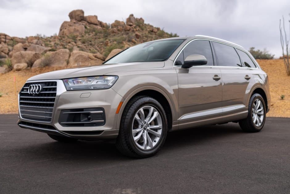 2017 Audi Q7 sold for $14,001