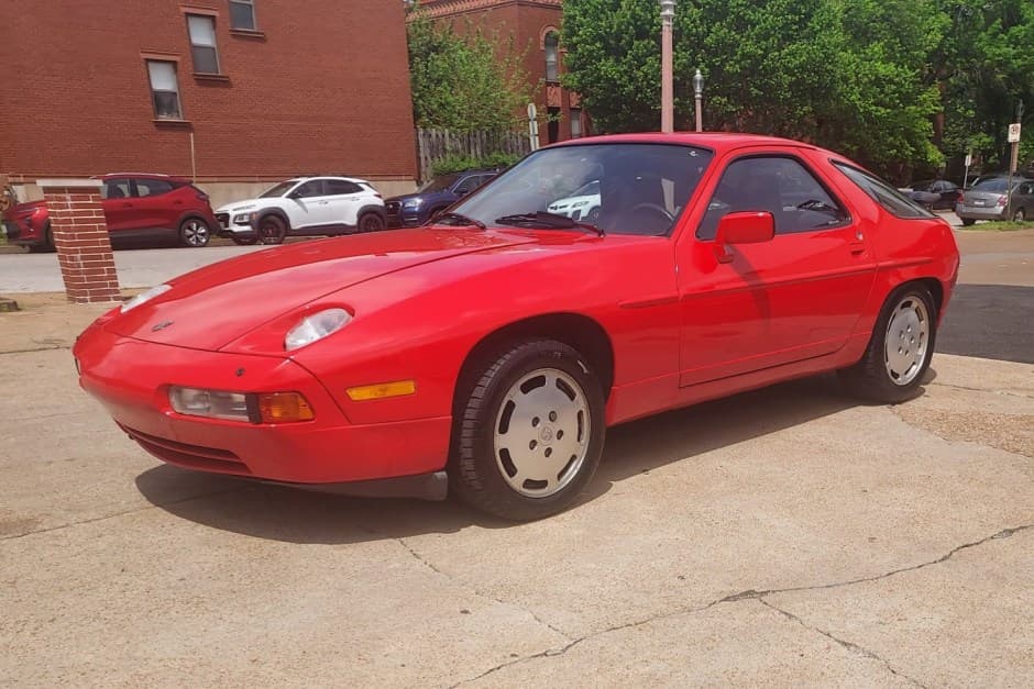 1987 Porsche 928 sold for $10,500
