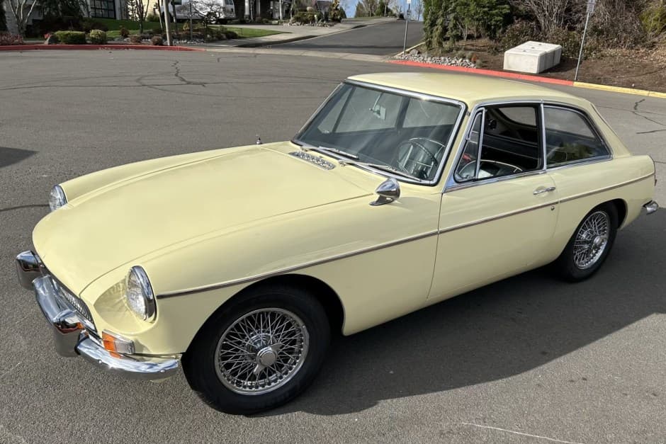 1967 MG MGB sold for $10,000