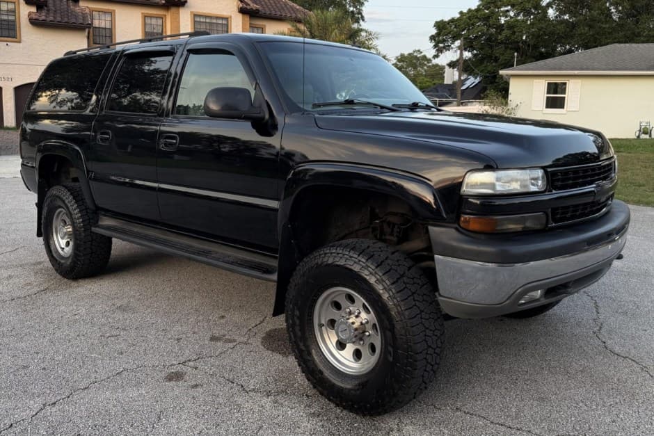 2002 Chevrolet Suburban (GMT800 2000-2006) sold for $16,250