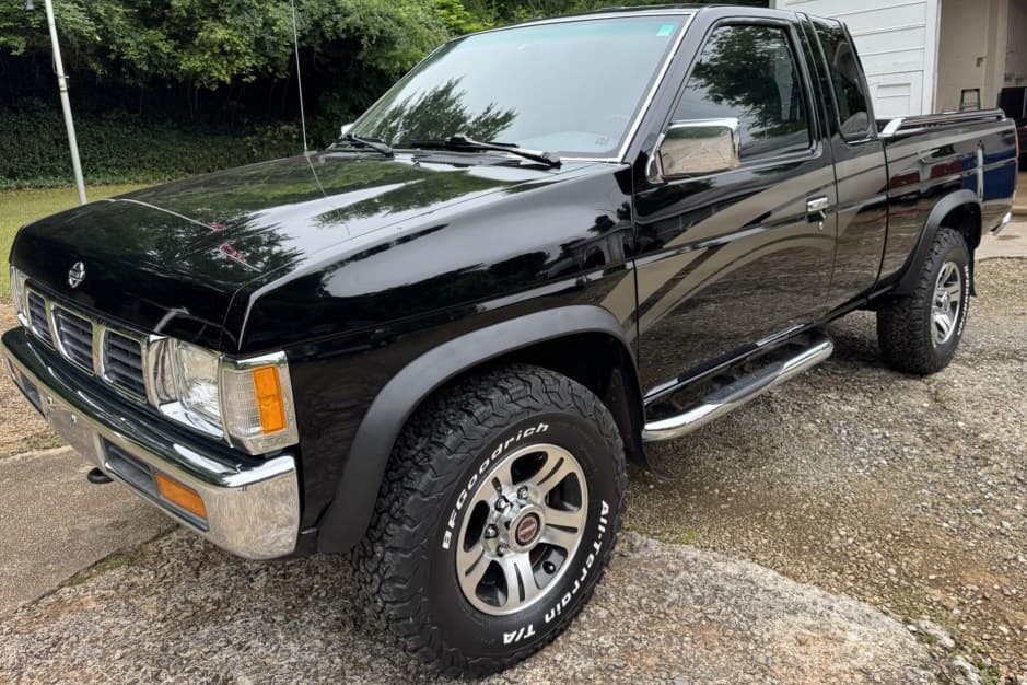 1997 Nissan Pickup sold for $15,500