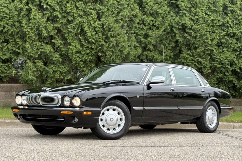 1999 Jaguar X308 XJ (1998-2003) sold for $11,250