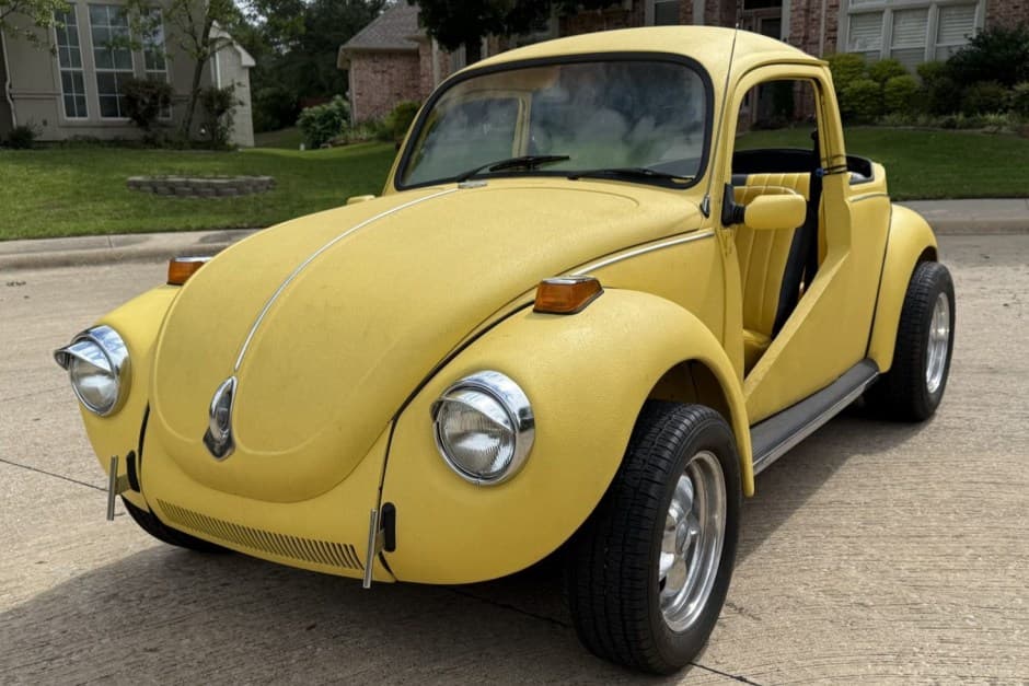 1972 Volkswagen Super Beetle sold for $4,600