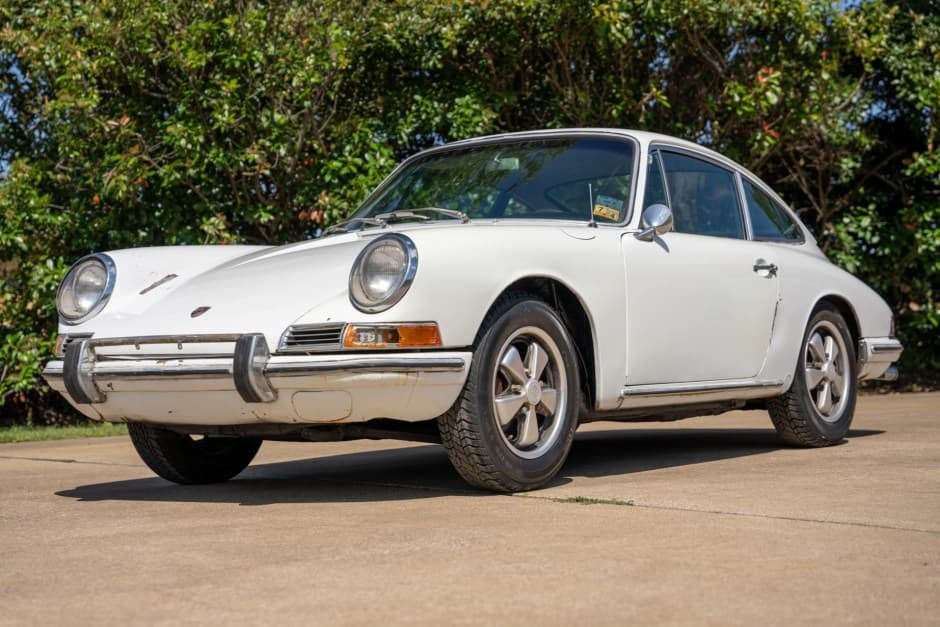 1967 Porsche SWB 911 (1965-1968) sold for $41,500