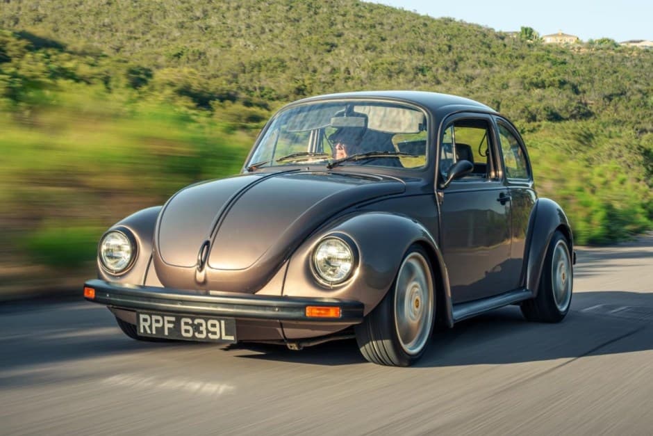 1973 Volkswagen Super Beetle sold for $13,500