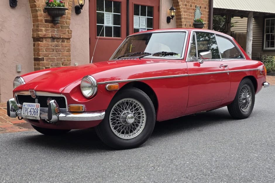 1974 MG MGB sold for $9,118
